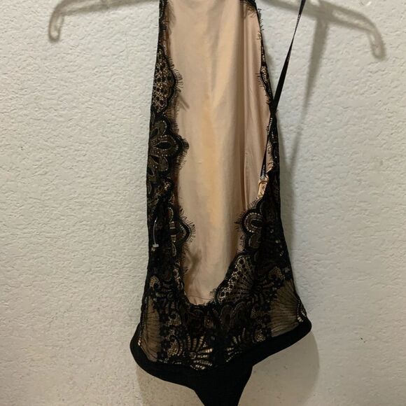 Majorelle Revolve Sarah Black Floral Print Lace Halter Open Back Bodysuit size S - Picture 10 of 10